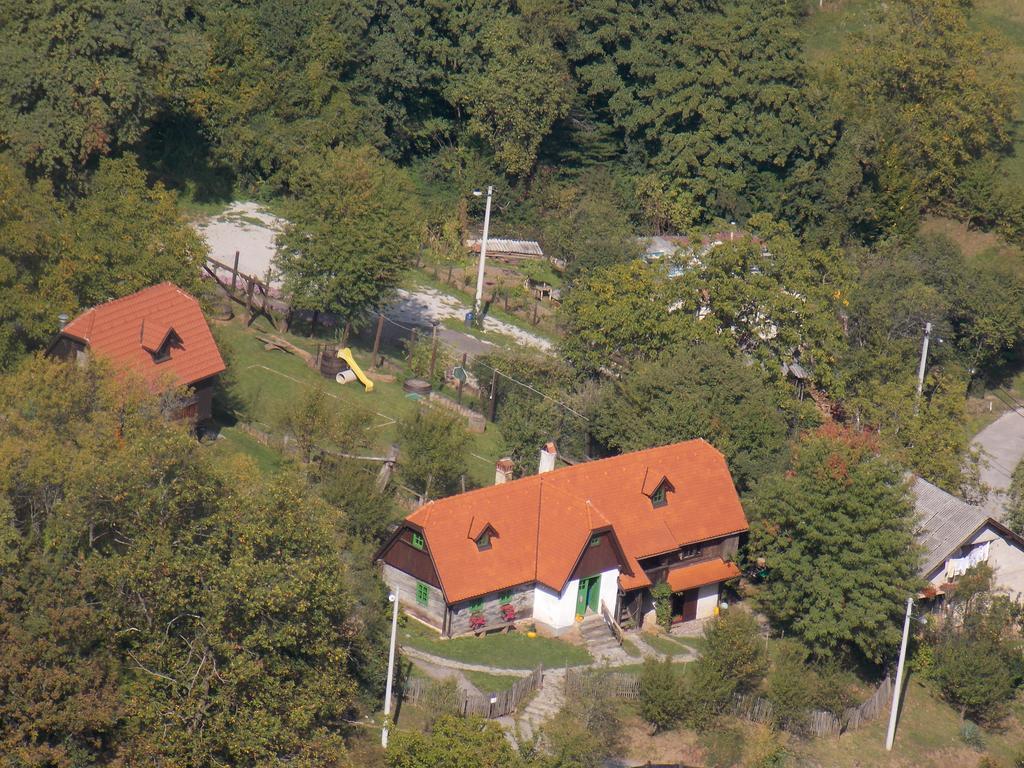 Apartmani Etno Kuca Pod Okicem 사모볼 객실 사진